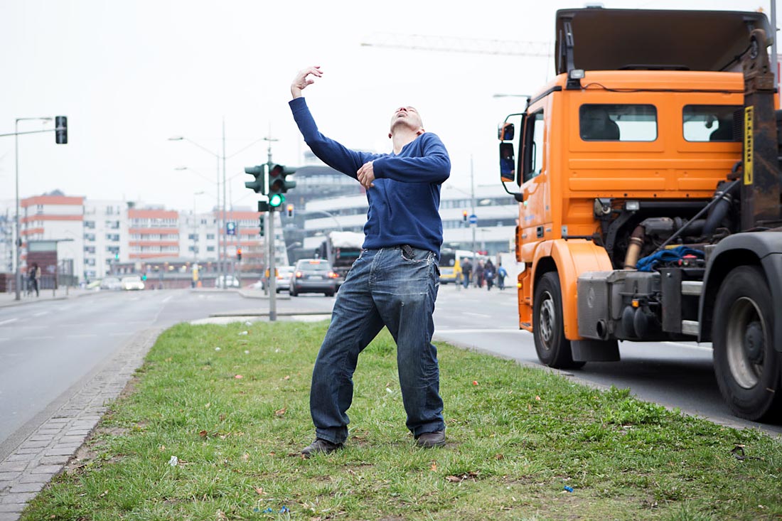 Carry, Photo: Sven Hagolani