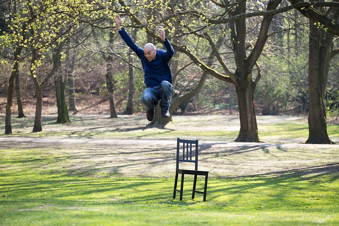 Throw, Photo: Sven Hagolani